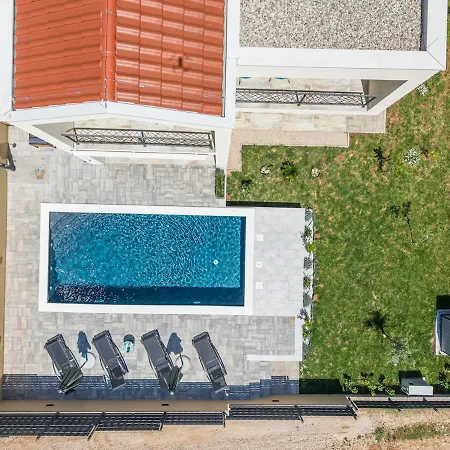 Franka - With A Private Pool Semesterbostad Sveti Filip i Jakov