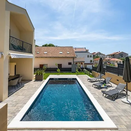 Ferienhaus Franka - With A Private Pool Sveti Filip i Jakov