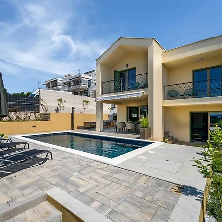 Franka - With A Private Pool Ferienhaus Sveti Filip i Jakov