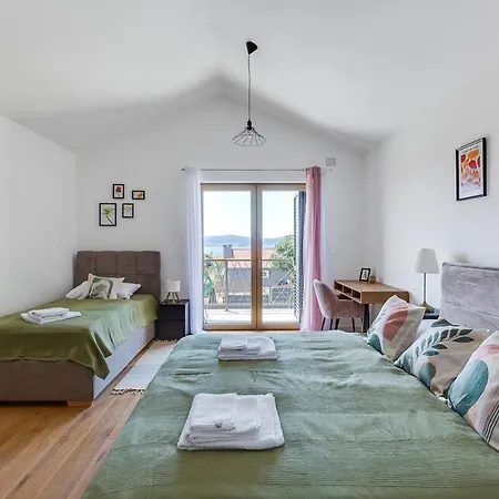 Franka - With A Private Pool Ferienhaus Sveti Filip i Jakov